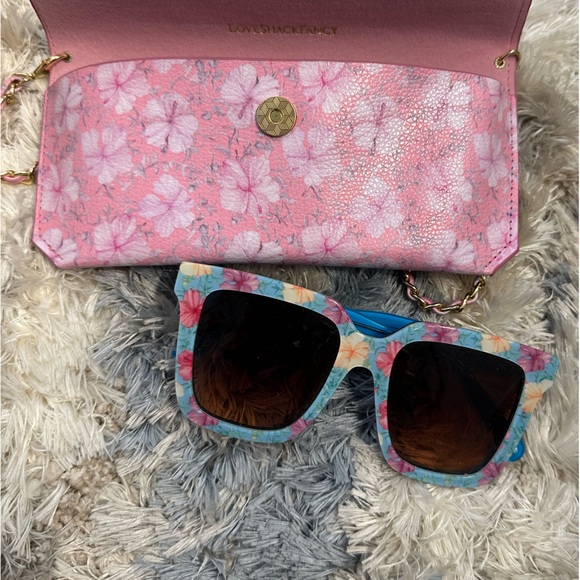 Pink Floral sunglasses holder with Chain Strap - Picture 2 of 3